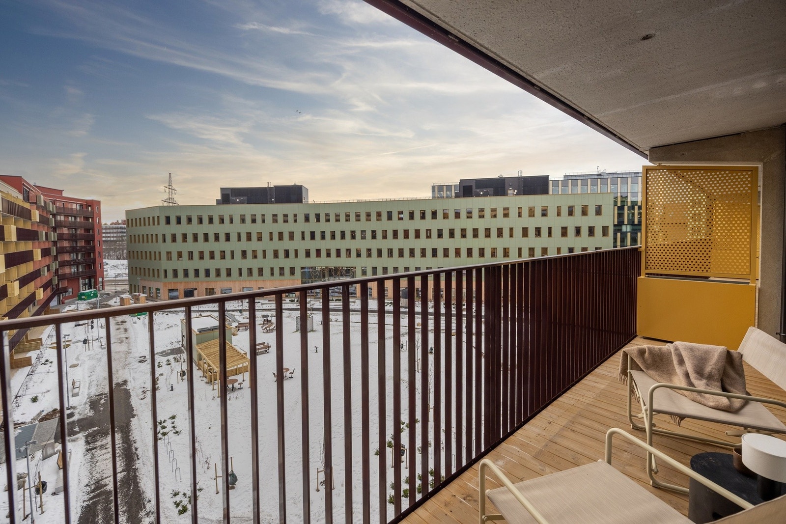 Her bor du høyt og fritt i 5. etasje med enkel heisadkomst. Galleribilde