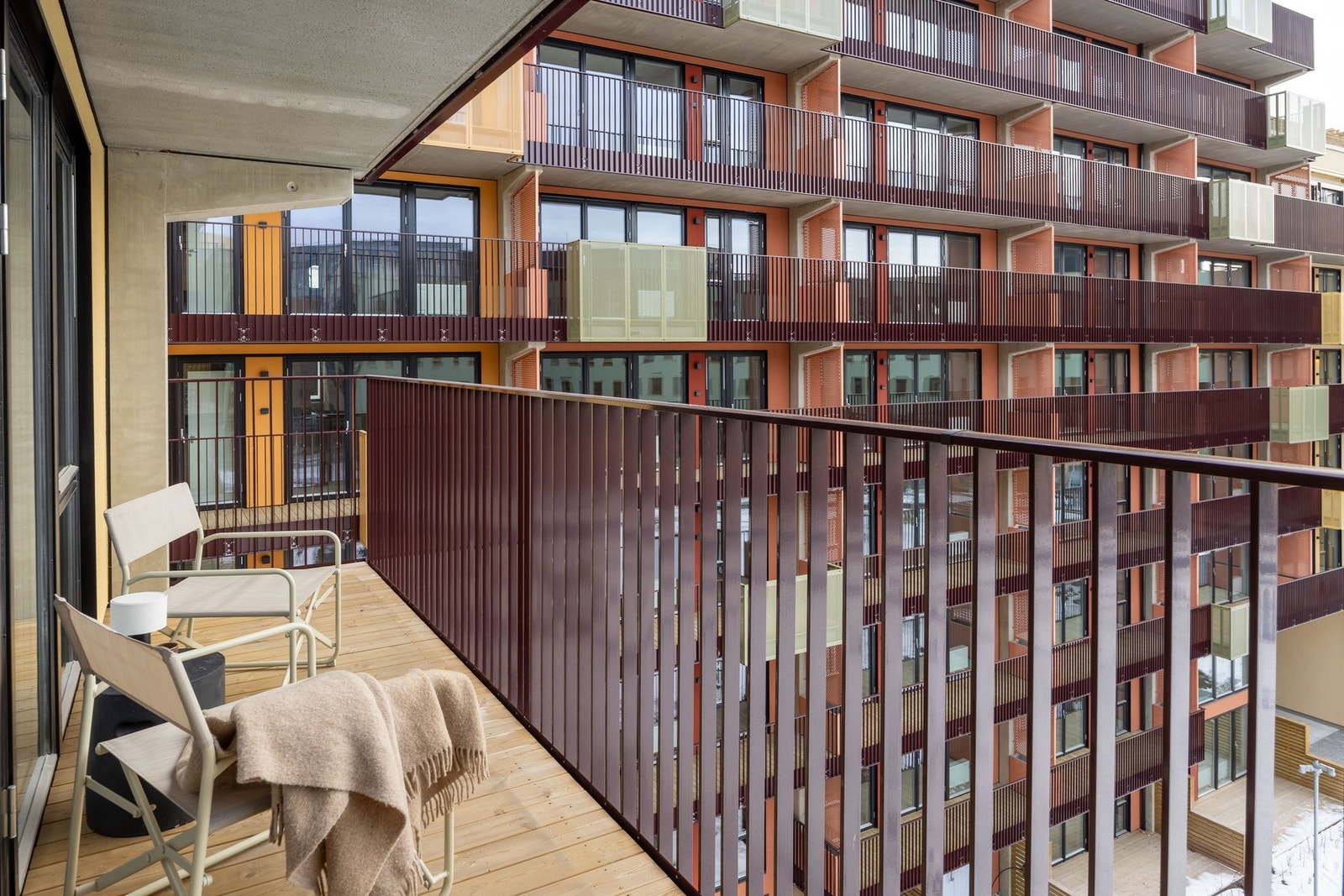 Leiligheten har en stor balkong på hele 10 kvm. Galleribilde