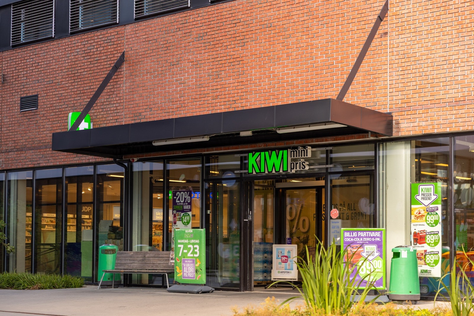 Kiwi dagligvare like ved. Galleribilde