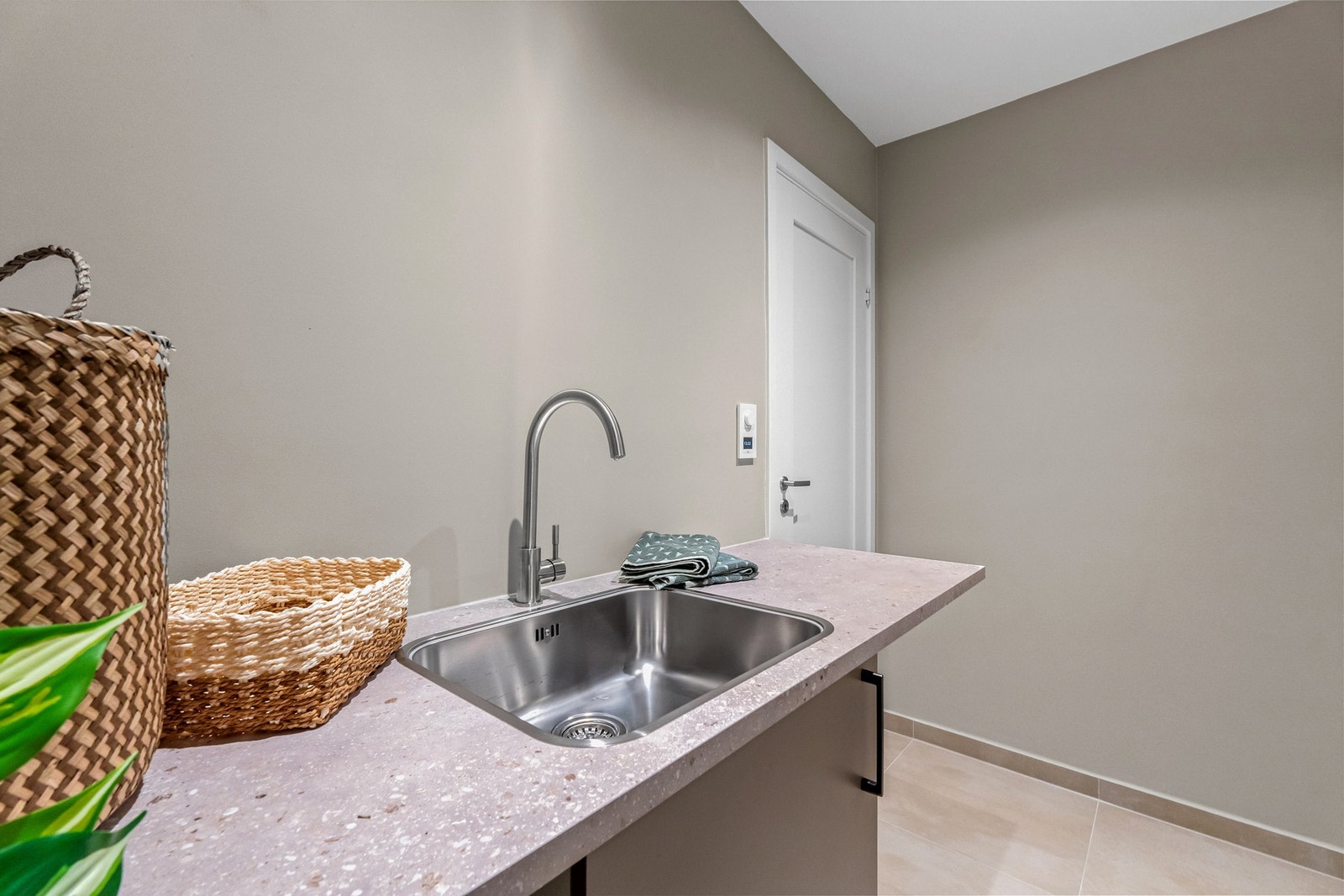 Her er det opplegg for vaskemaskin og tørketrommel med lekkasjevarsler innstallert. Galleribilde