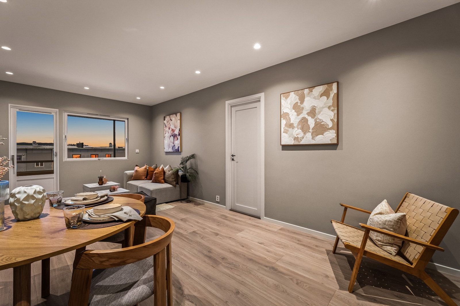 Sikre deg en av de flotteste leilighetene i området, og en sjelden anledning da dette er selveier og ikke borettslag! Galleribilde