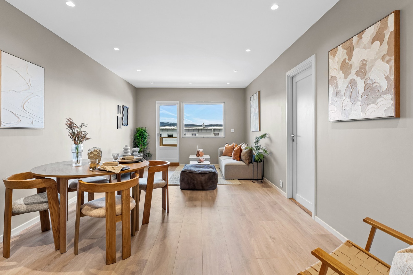 Det er valgt moderne og gode material og stilvalg i boligen. Galleribilde