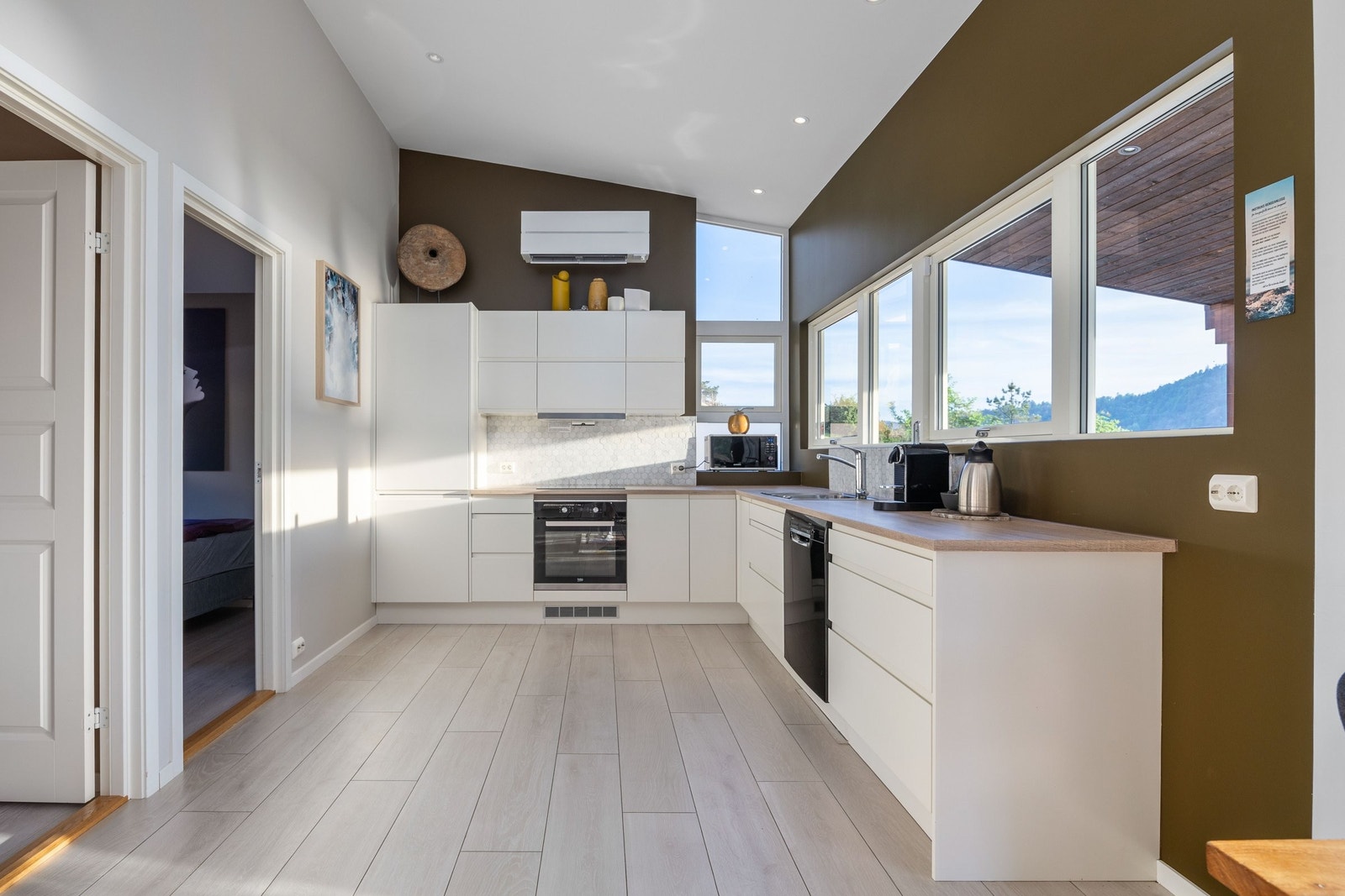 Kjøkken som gir rom for felles matlaging. Galleribilde