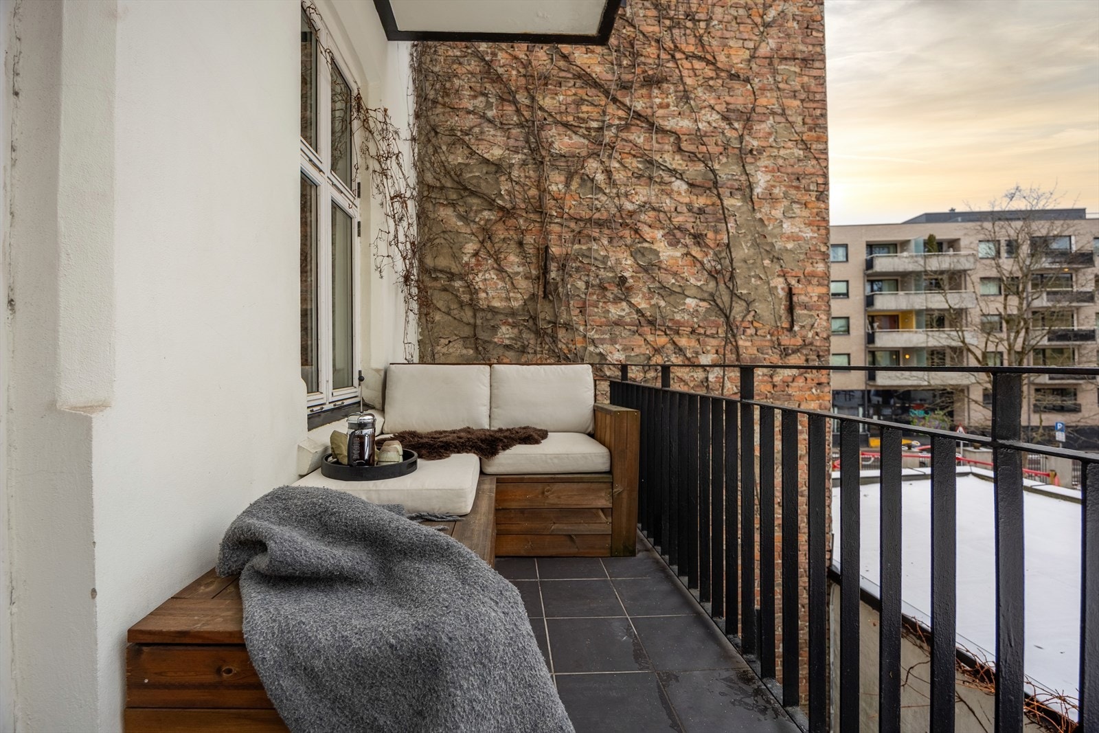 Balkongen vender mot syd, og er på ca. 5 kvm. Galleribilde