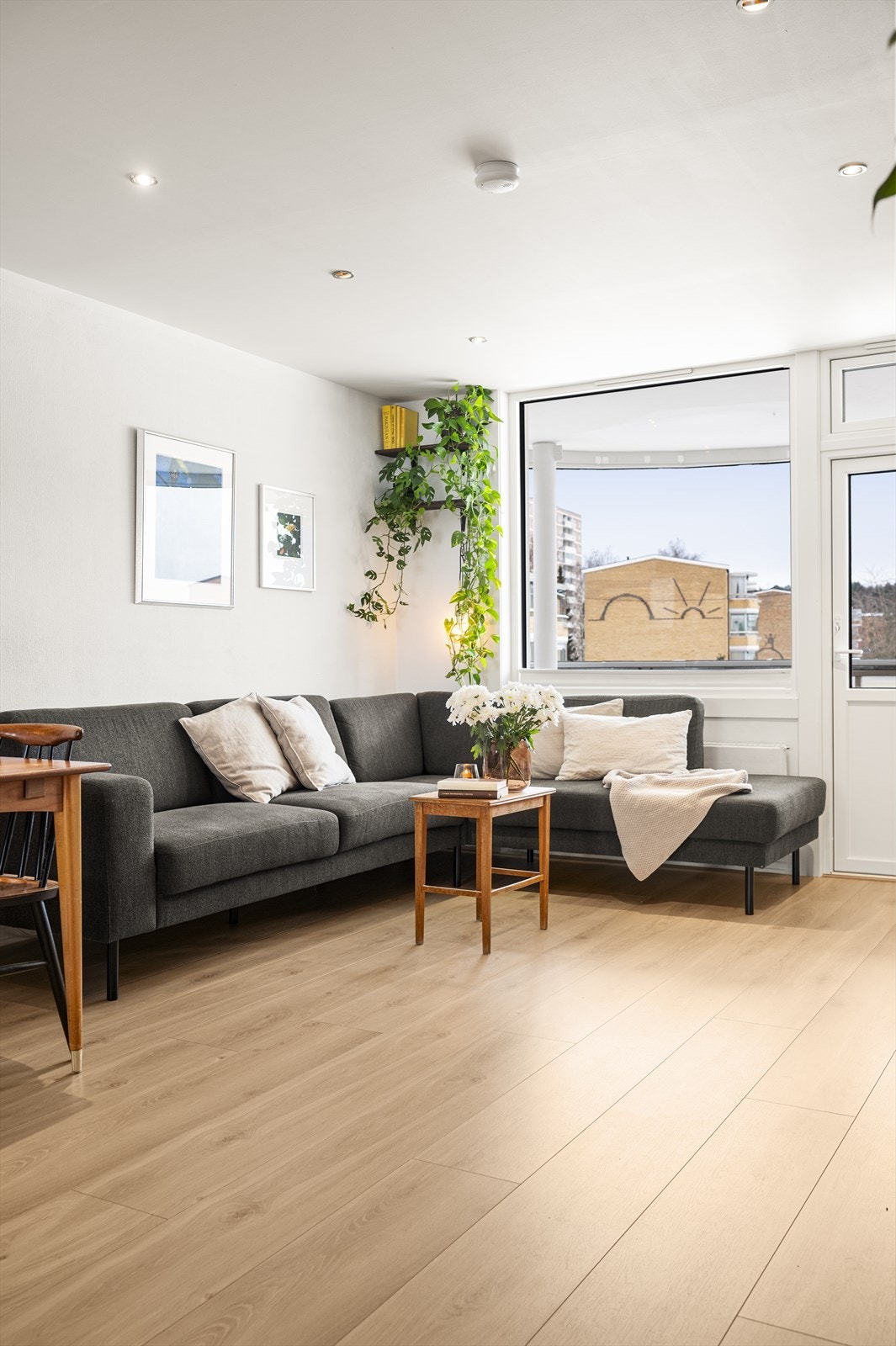 Fra stuen er det direkte utgang til balkongen. Galleribilde