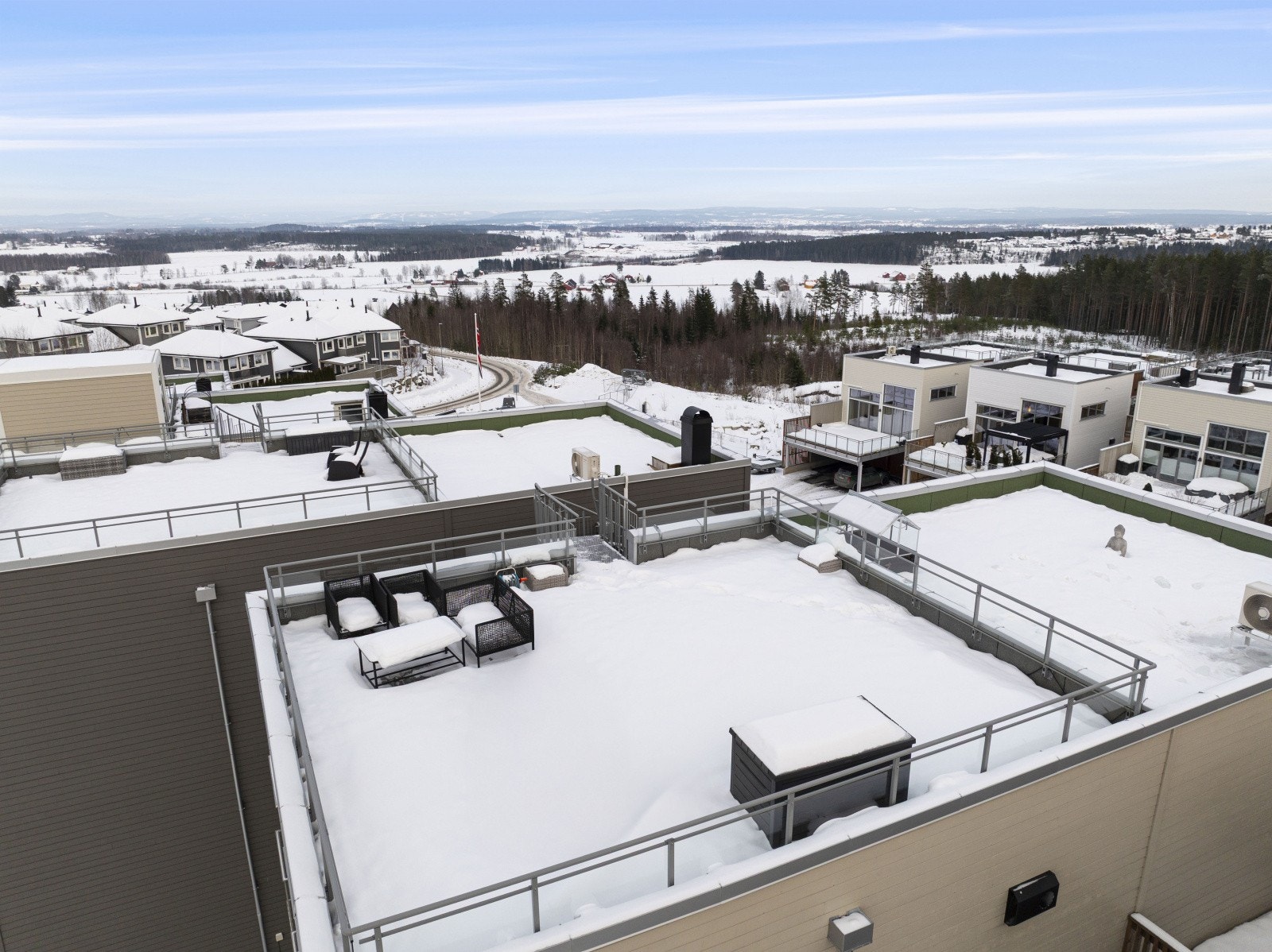 Takterrassen byr på en fantastisk utsikt og er perfekt for å nyte fine sommerkvelder. Galleribilde