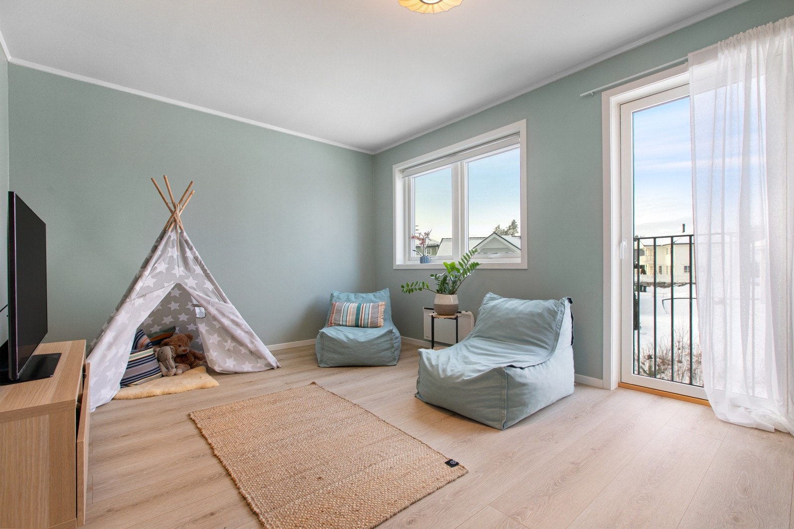 Rommet brukes i dag som lekerom, men har en størrelse og utforming som gjør det svært godt egnet som hovedsoverom. Galleribilde