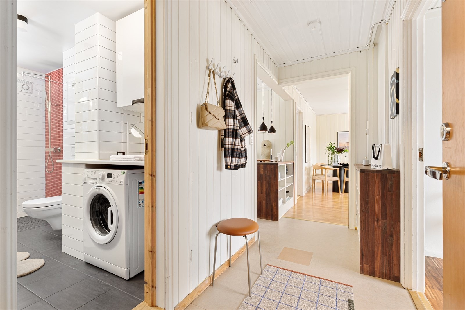 Boligens lys ønsker deg velkommen hjem. Galleribilde