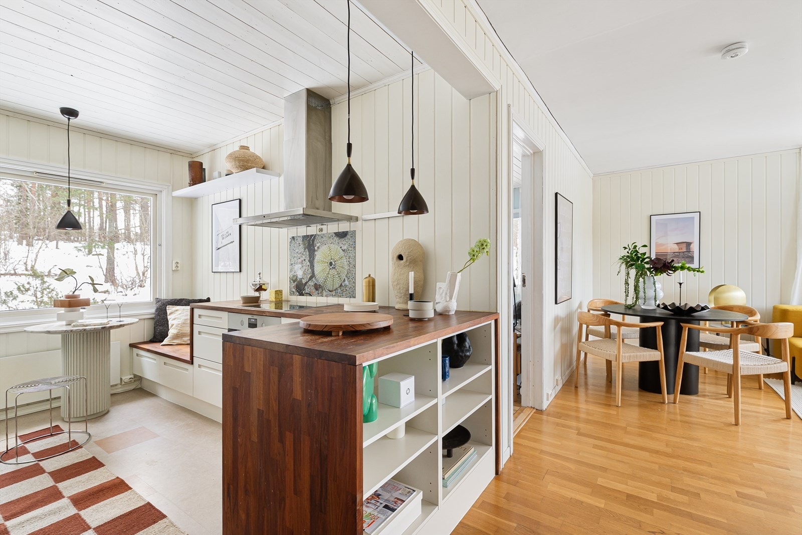 Dette er et hyggelig hjem i en rolig gate på Manglerud. Galleribilde