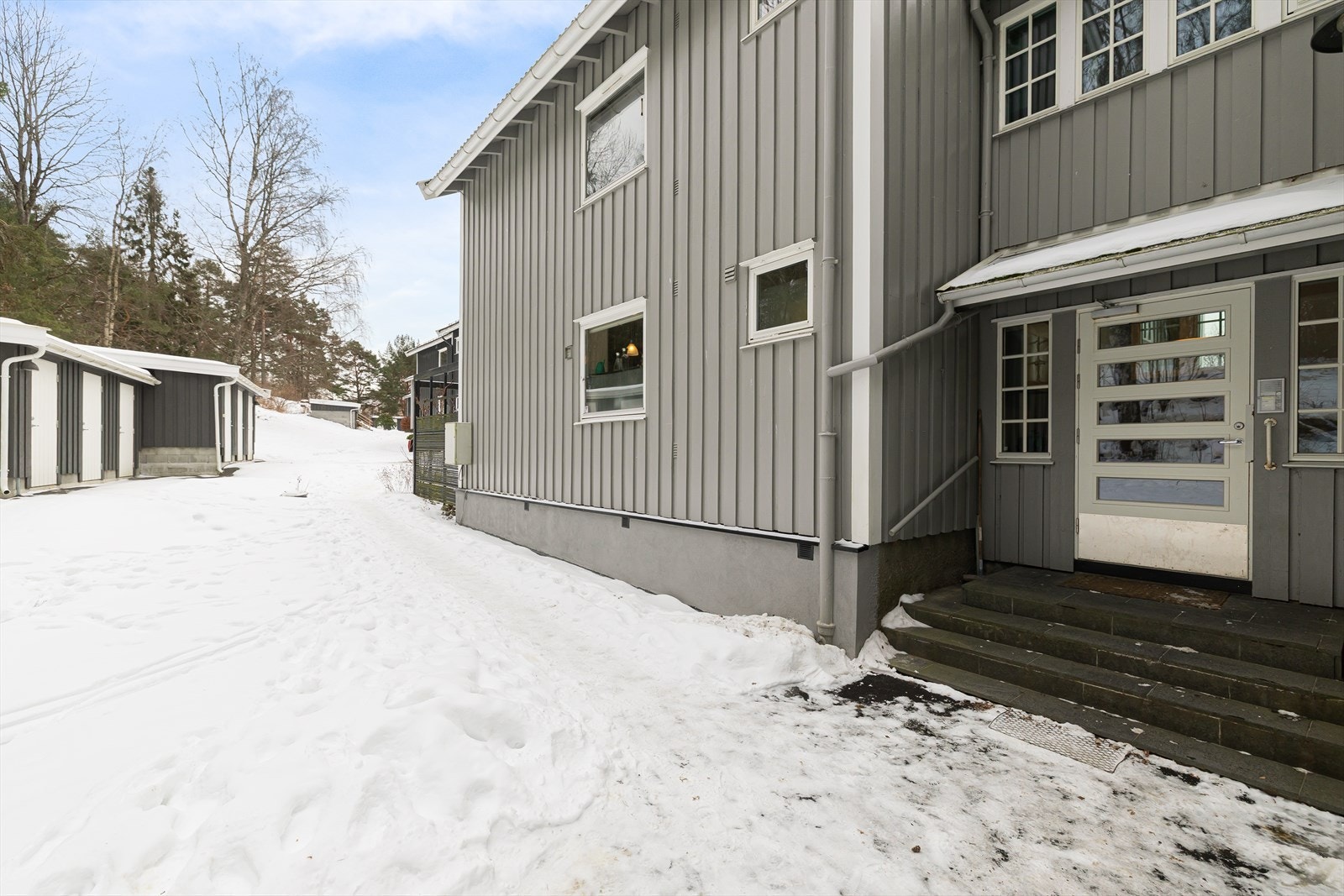 Inngangsparti. Galleribilde