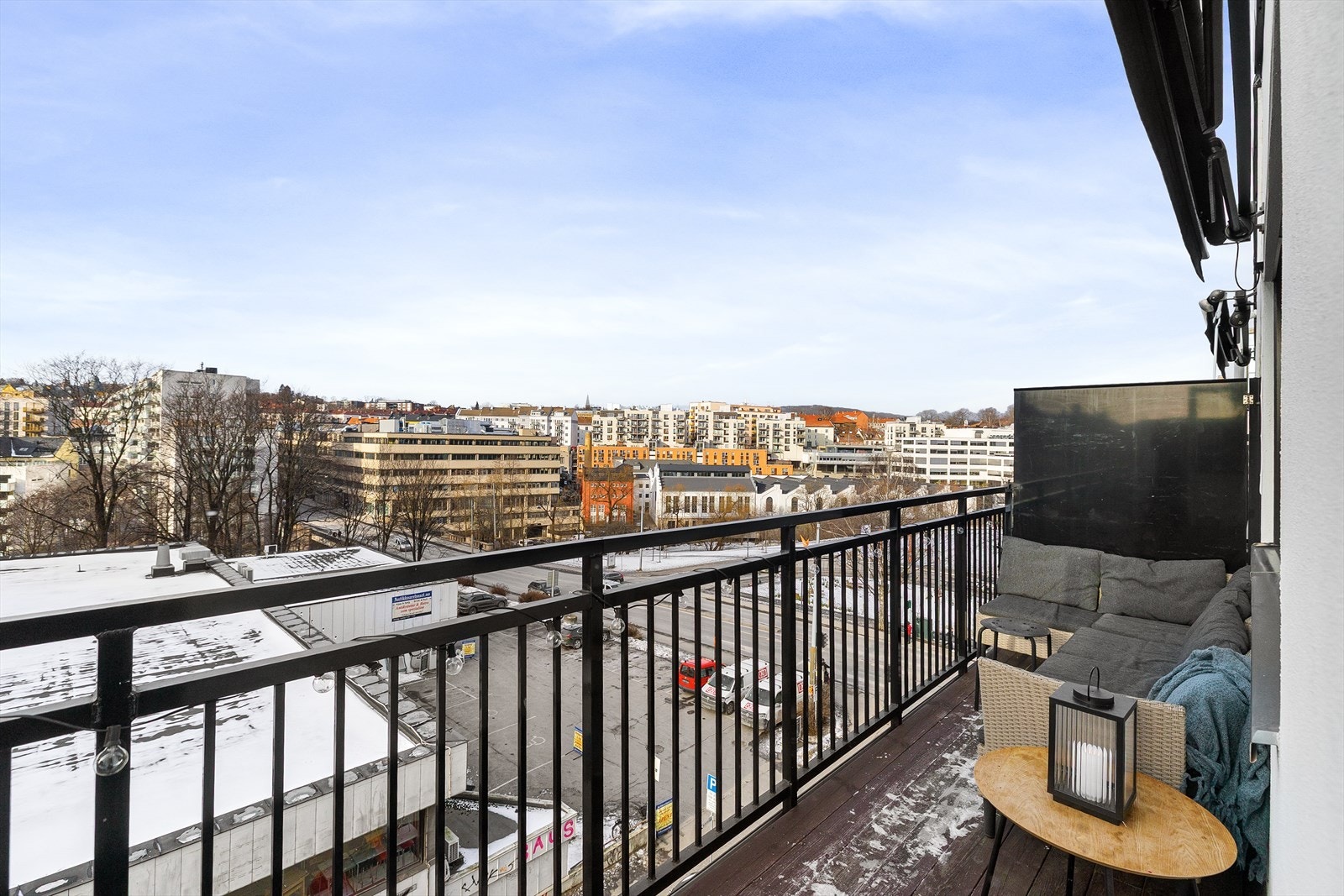 Den vestvendte balkongen (8m²) gir fantastiske solforhold! Galleribilde