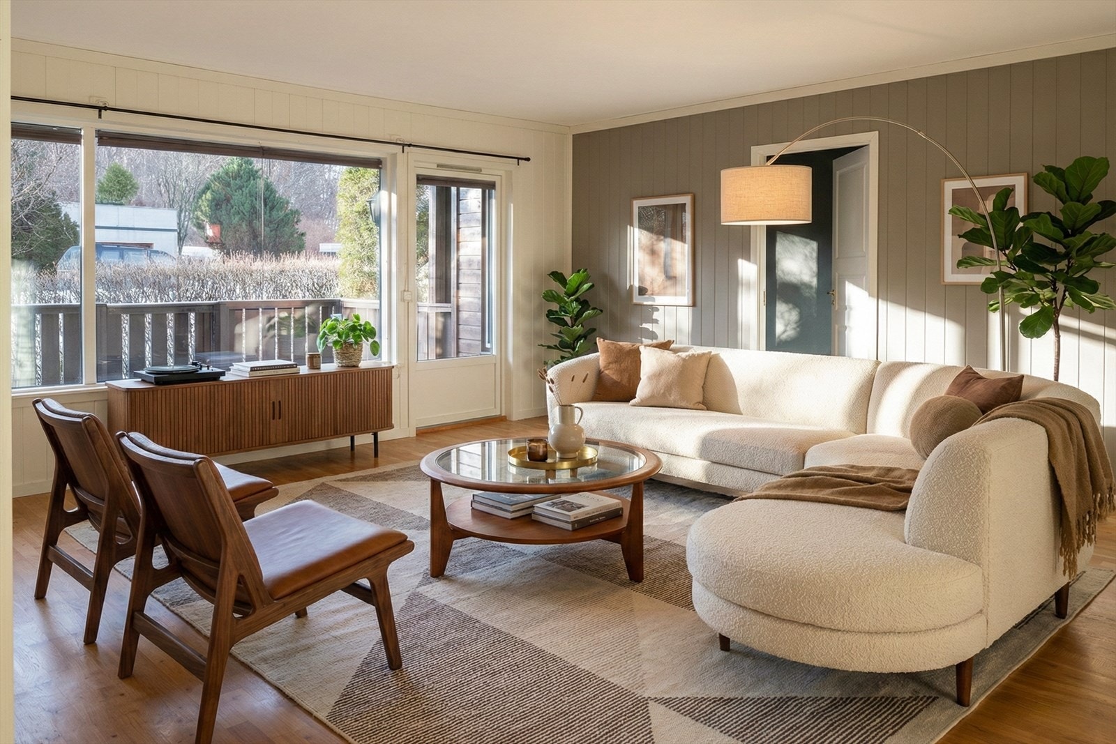 Velkommen til Harry Borthens vei 20! En romslig og sjønær 3-roms seniorleilighet med etterspurt beliggenhet på Lade. (Digital møblering). Galleribilde