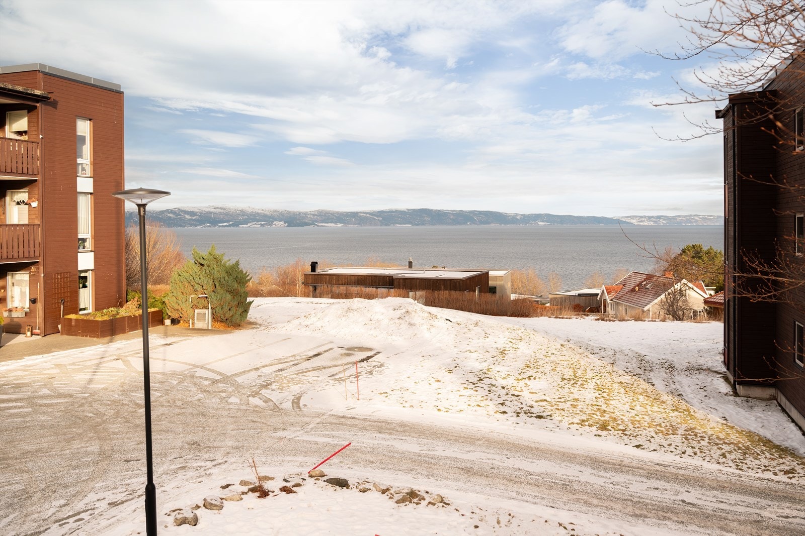 Her bor du med umiddelbar nærhet til natur, fjorden og Ladestien. Galleribilde