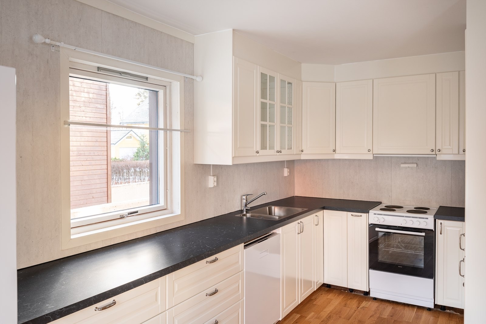 Stilrent kjøkken på hele 15m². Galleribilde