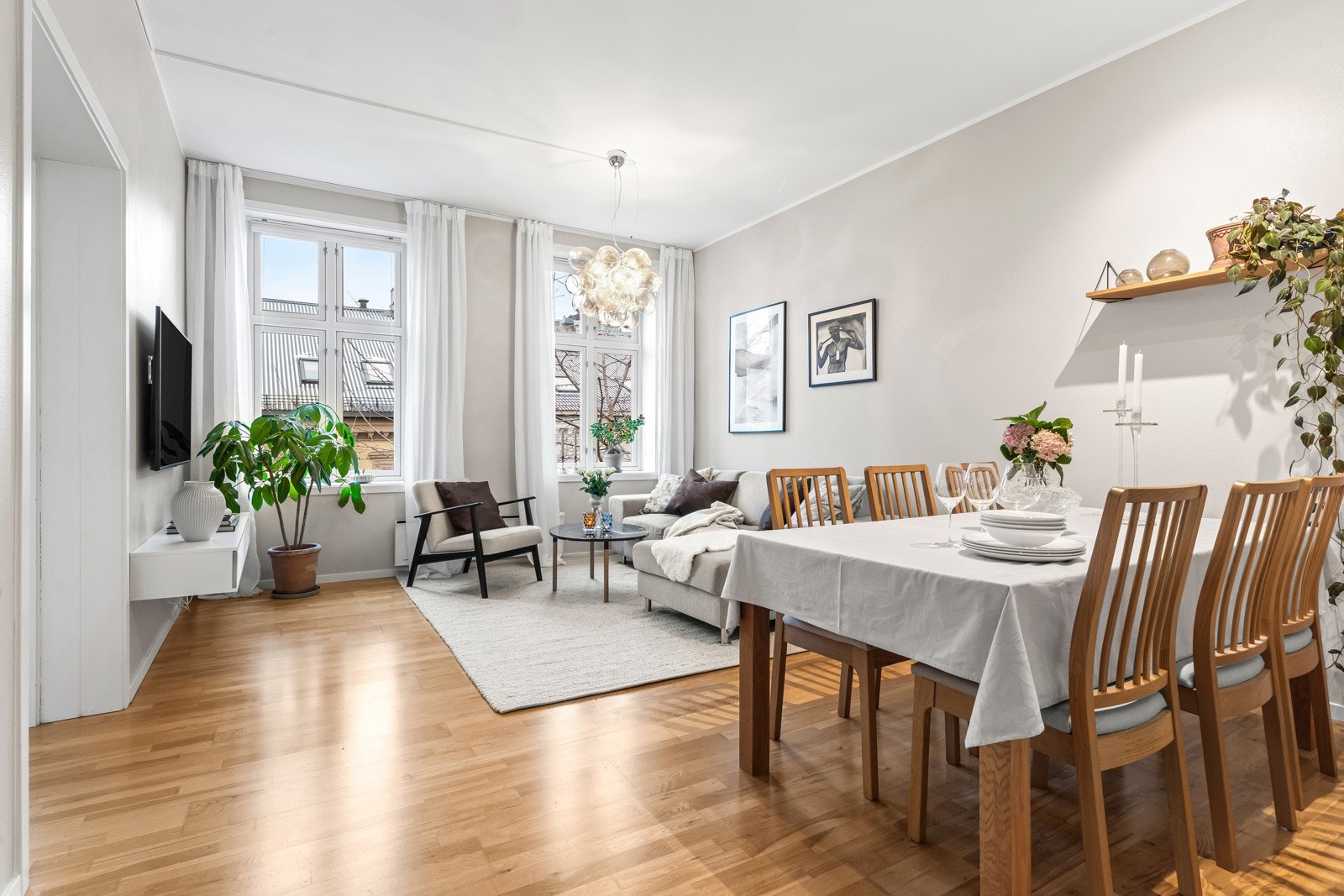 Zetlitz' gate 5 A presentert av Daniel Wangen - velkommen til en lys og gjennomgående 3-roms leilighet med god takhøyde og store vindusflater. Galleribilde