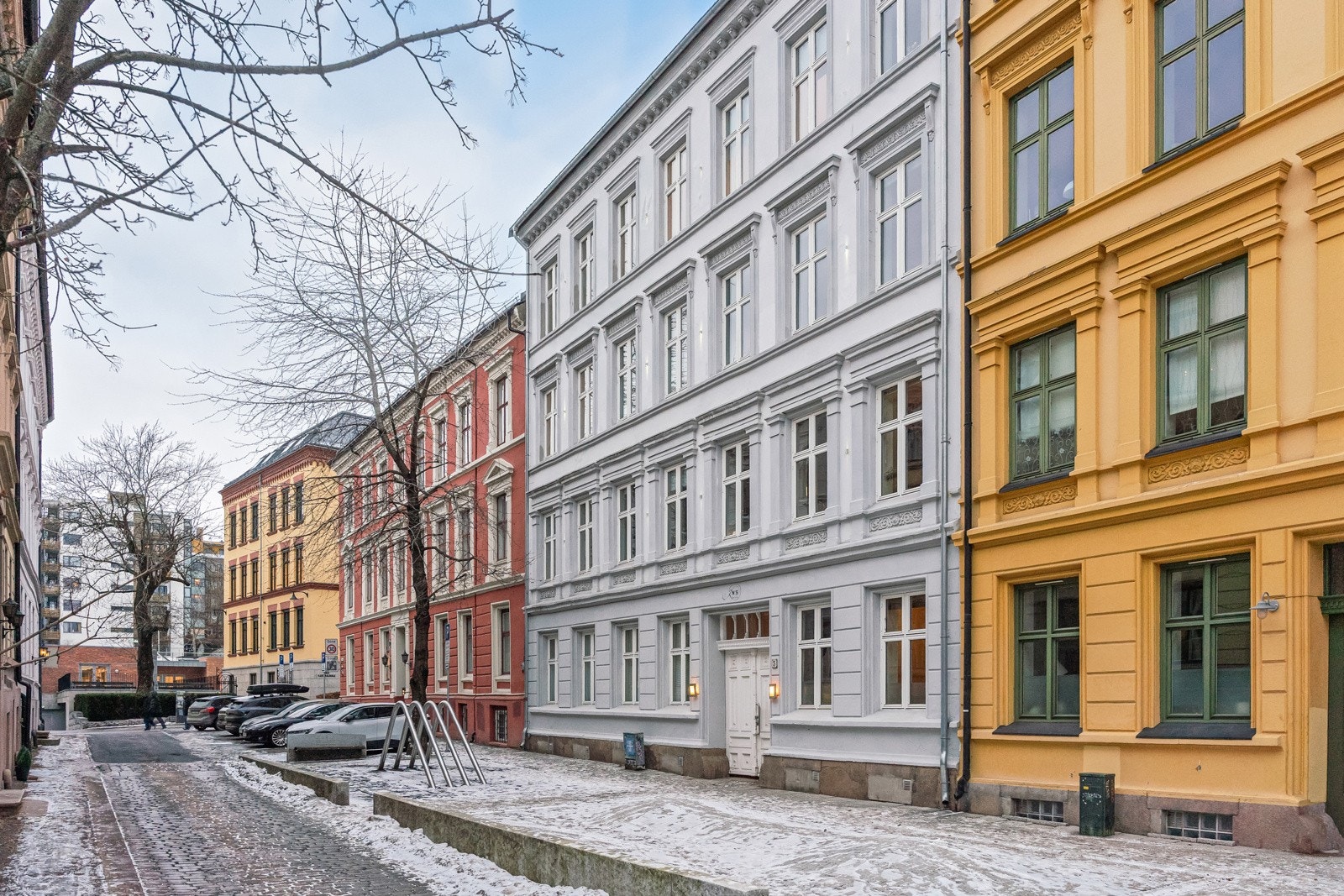 Dette gatetunet er et av de vakreste i byen. Meyerløkka var et av de første områdene som fikk murgårder i 1860-70 årene, og utgjør det viktige kulturminne: Murbyen i Oslo. Galleribilde