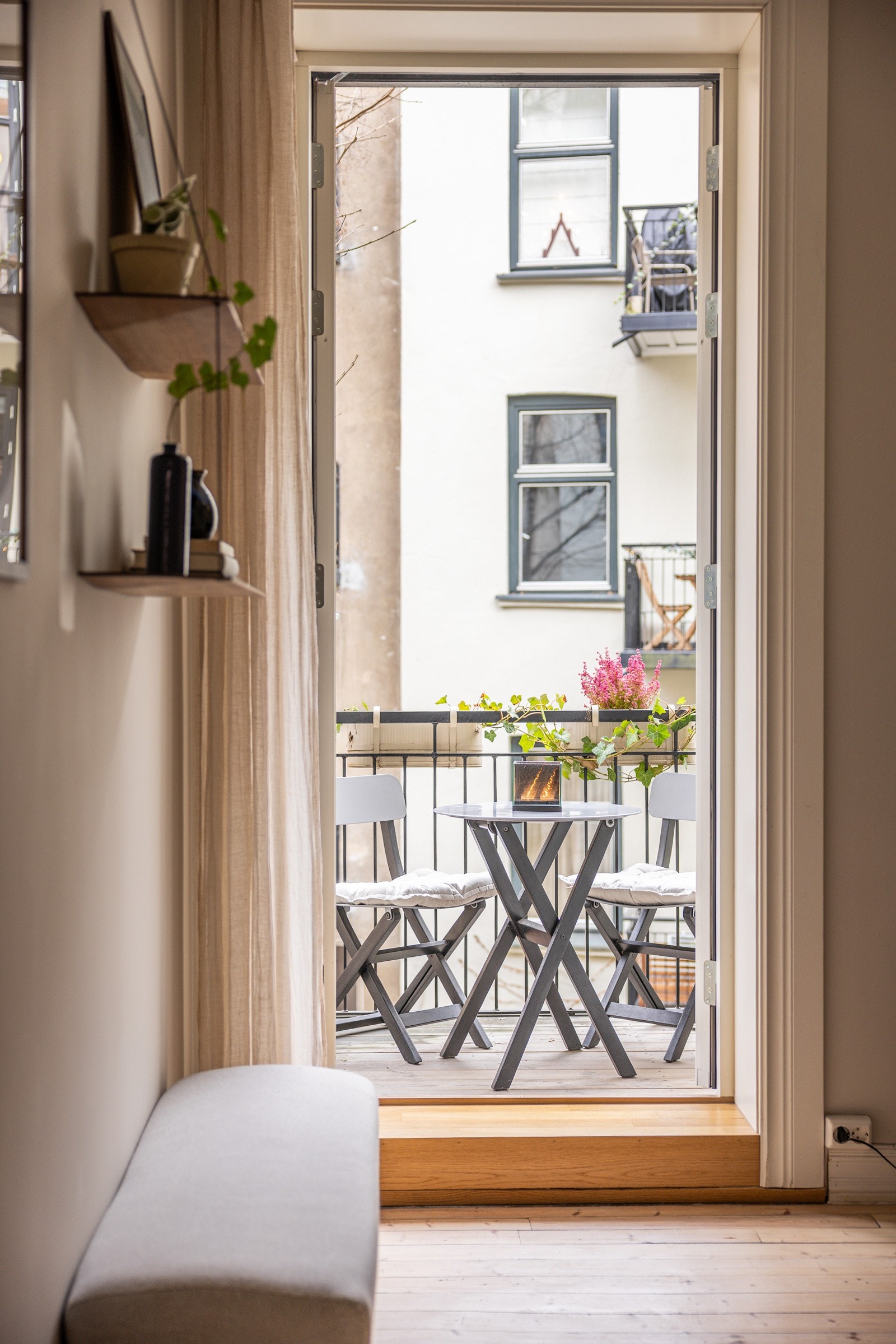 Balkong og balkongdør fra 2017. Galleribilde