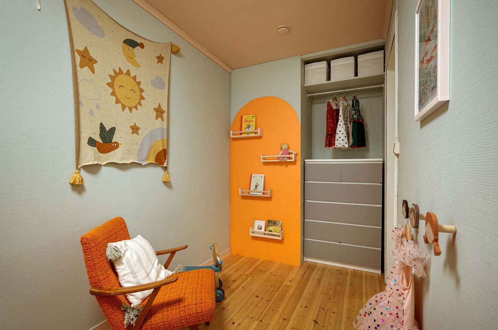 Pent rom med fine fargevalg og en lun romfølelse. Galleribilde