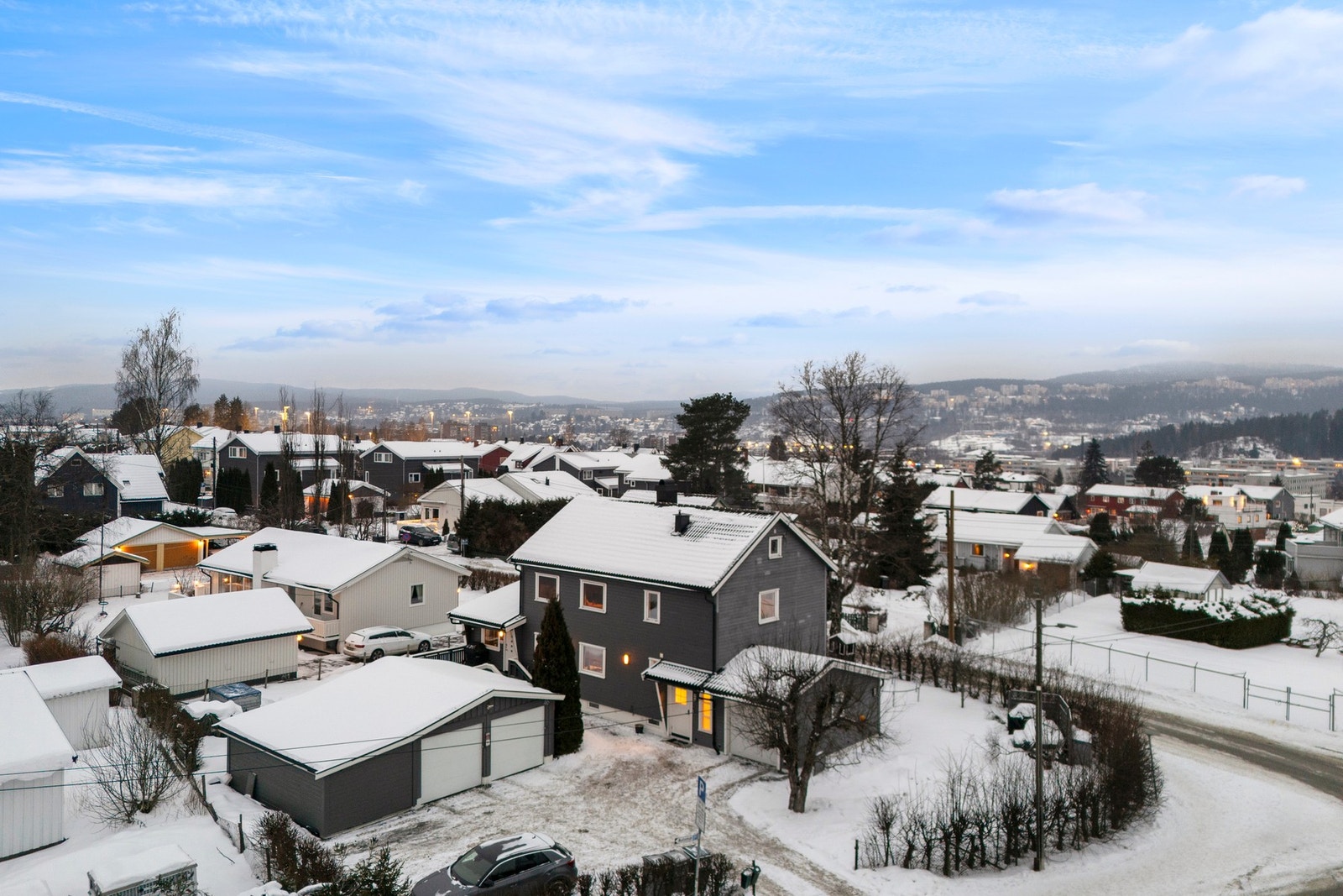 Camilla Schrøder ved Din Lokale Eiendomsmegler EIE har gleden av å presentere Folkvangveien 46! Galleribilde