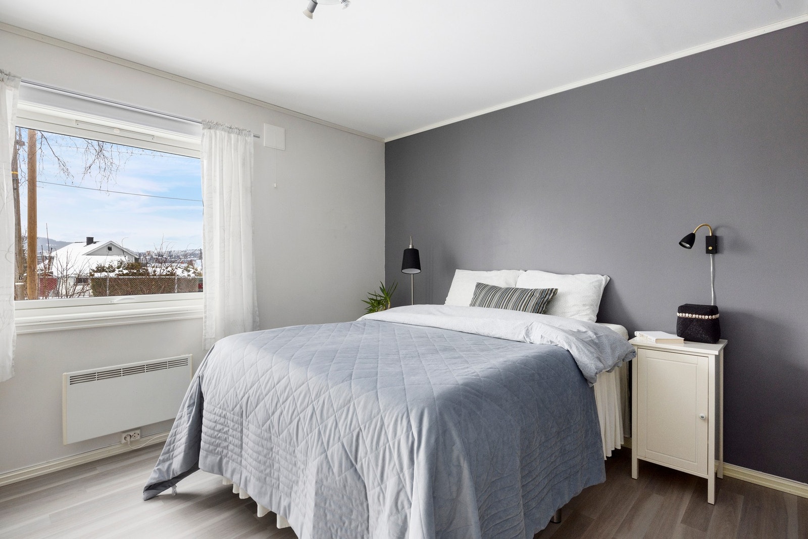 Hovedsoverommet er malt i behagelig farger. Her får du en fin start og avslutning på dagen. Galleribilde