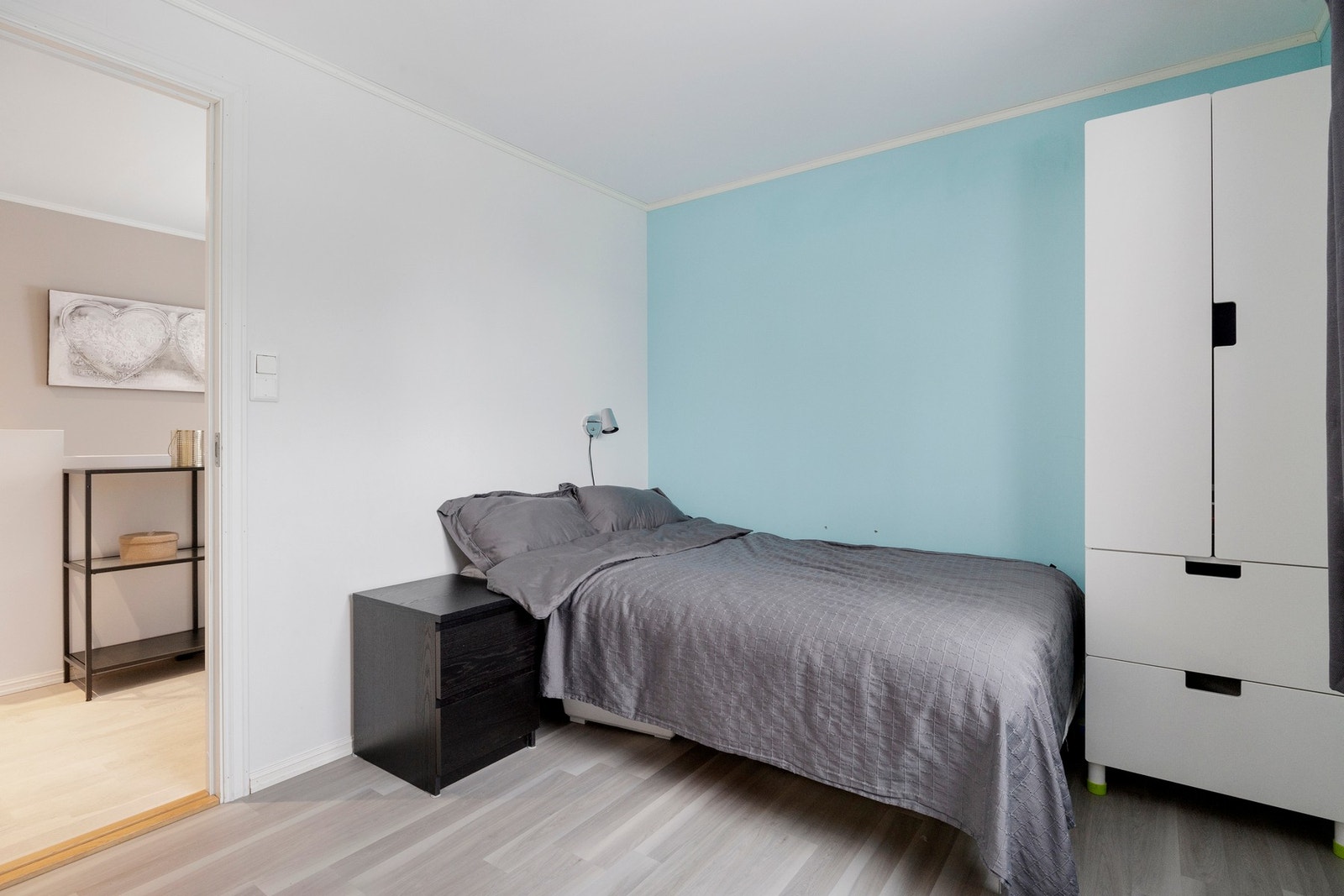 Soverom 3 er romslig og passer perfekt som barnerom, gjesteværelse eller kontor. Alt etter behov! Galleribilde