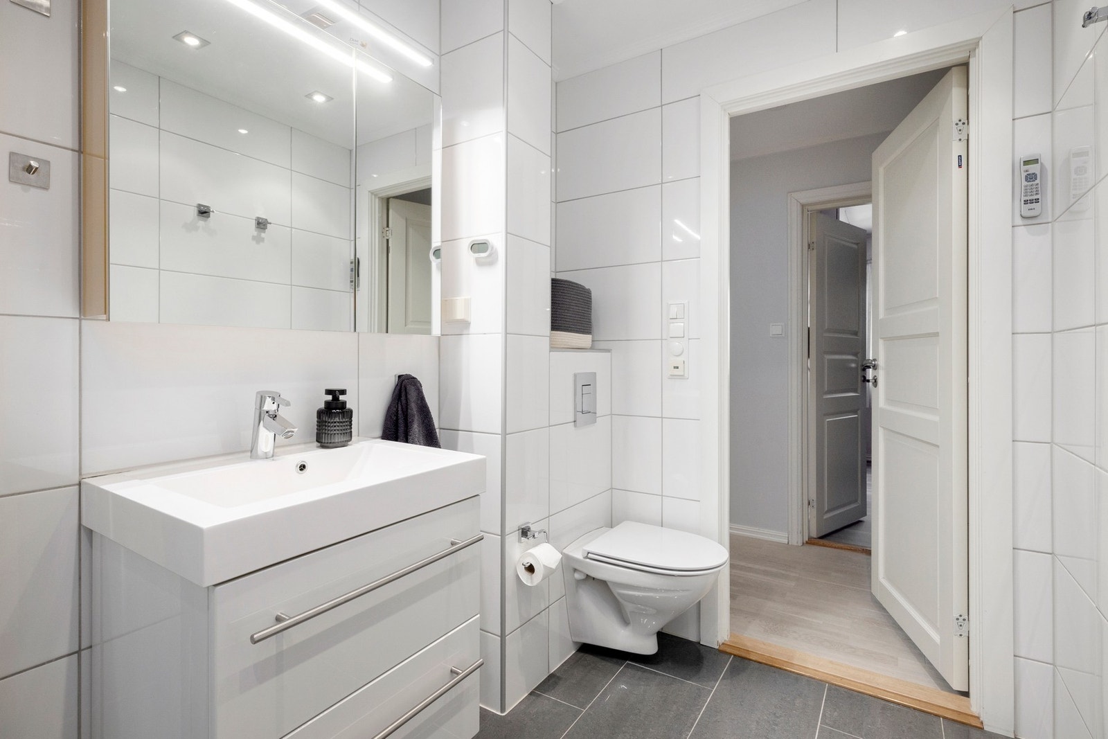 Begge badene og vaskerommet ble pusset opp i 2011. Galleribilde