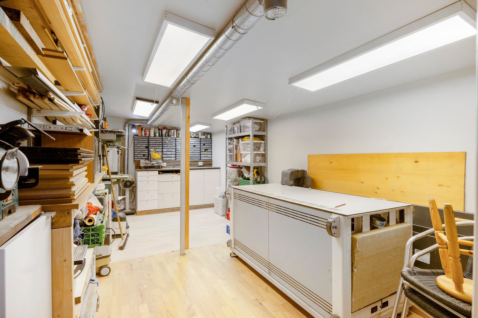 Uteboden ble bygd i 2016. Her er det god plass til lagring, eller den kan bli brukt som et "hjemmeverksted". Galleribilde