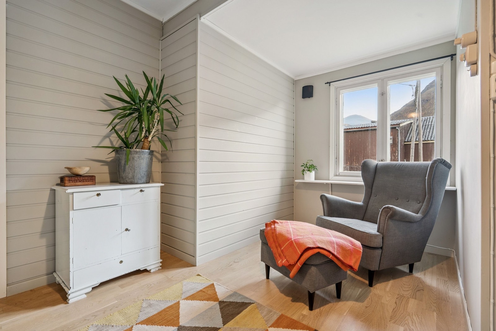 Mellomgang med oppbevaringsmuligheter. Galleribilde