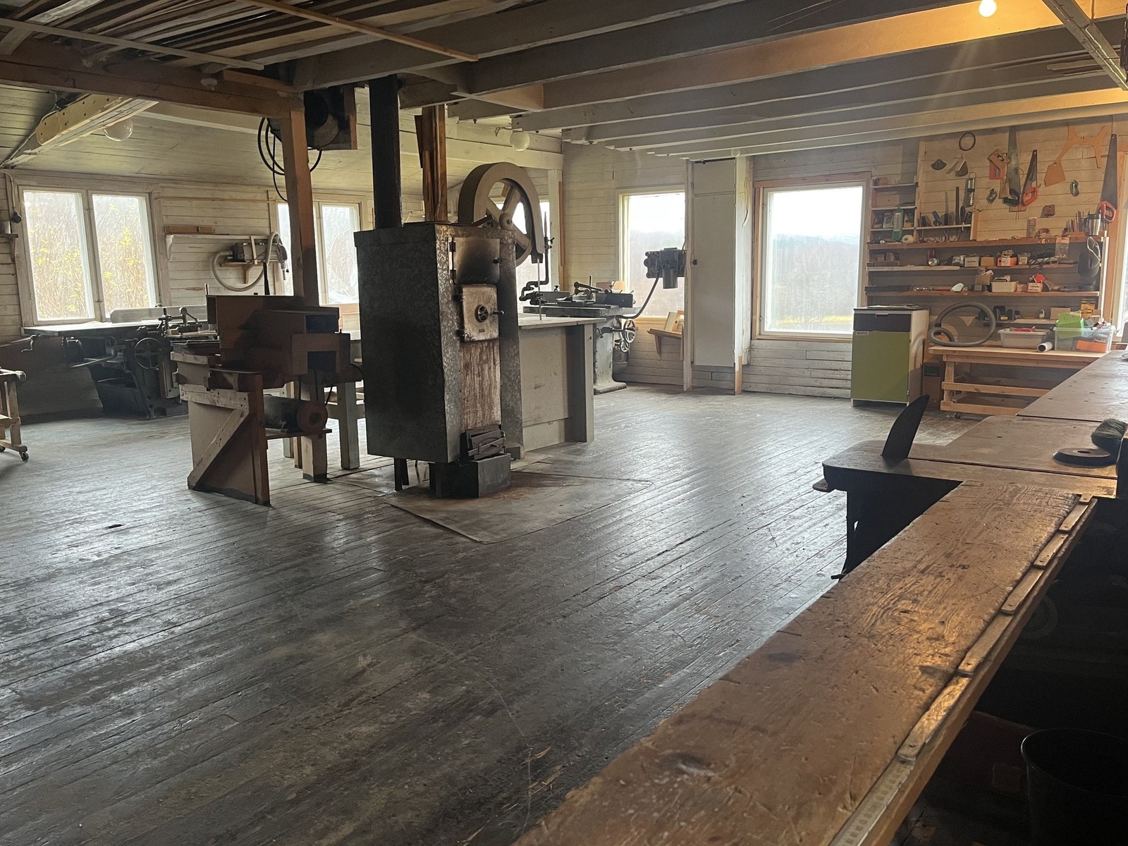 Stort snekkerverksted med mange muligheter. Galleribilde