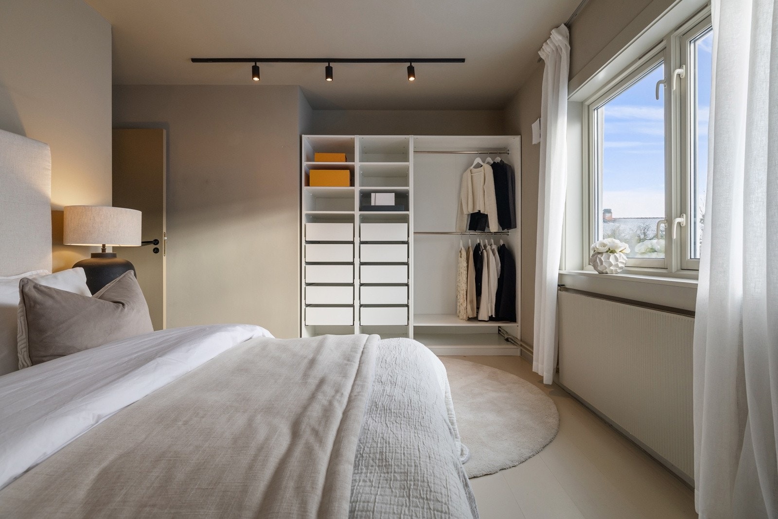 Rkelig med oppbevaringsmuligheter. Galleribilde