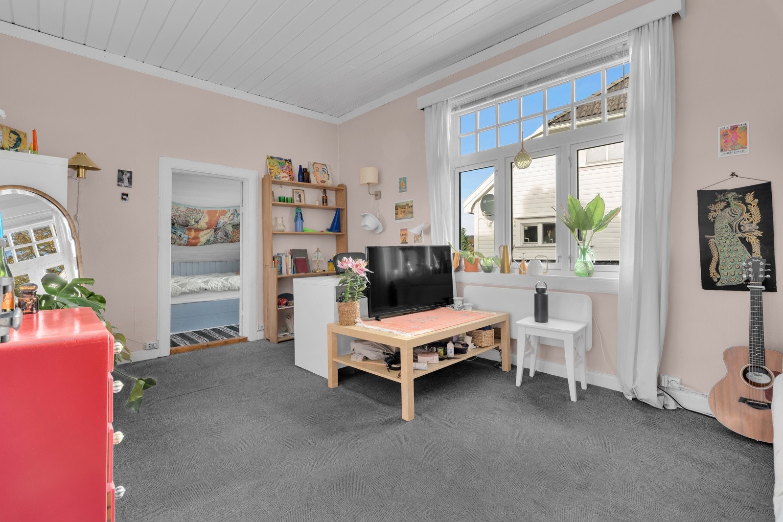 Stort soverom 2.etg med adkomst til sovealkove. Galleribilde