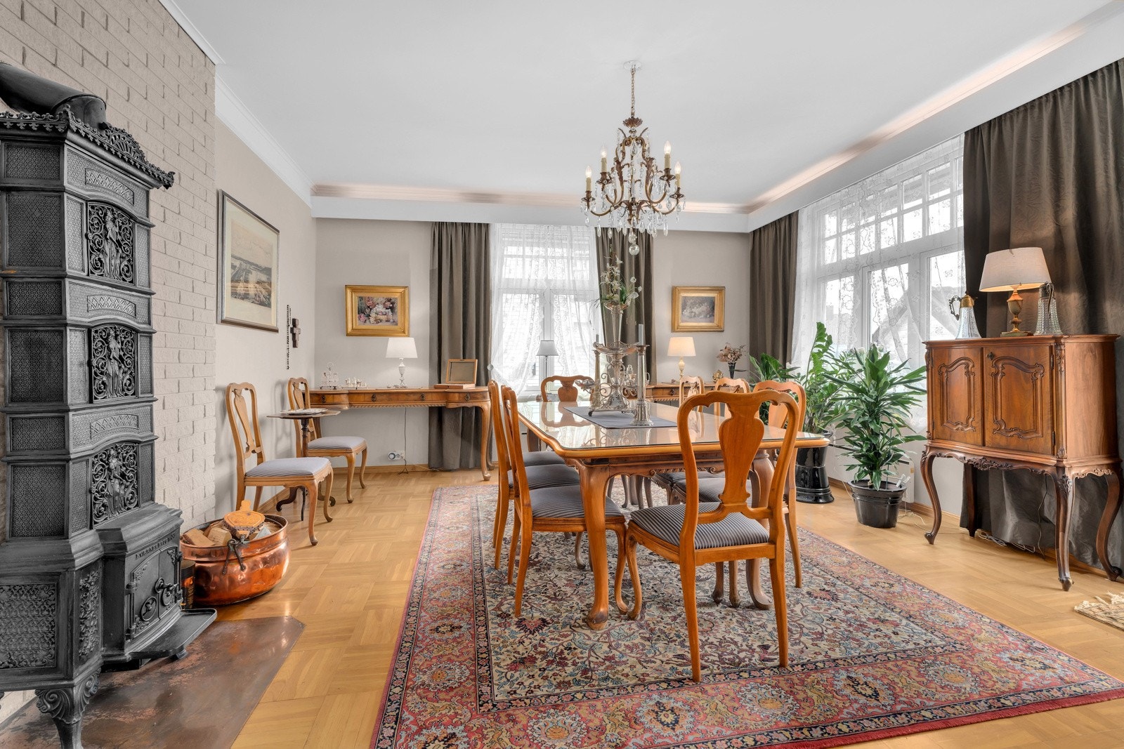 God plass til spisestuemøblement. Galleribilde