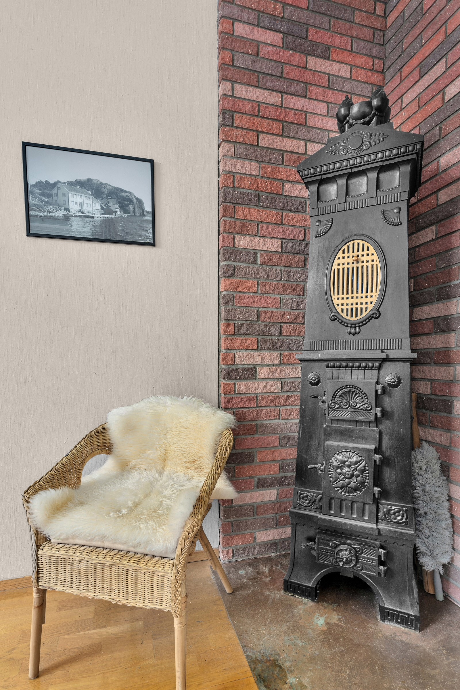 Det er både peis og vedovn i stuene. Galleribilde