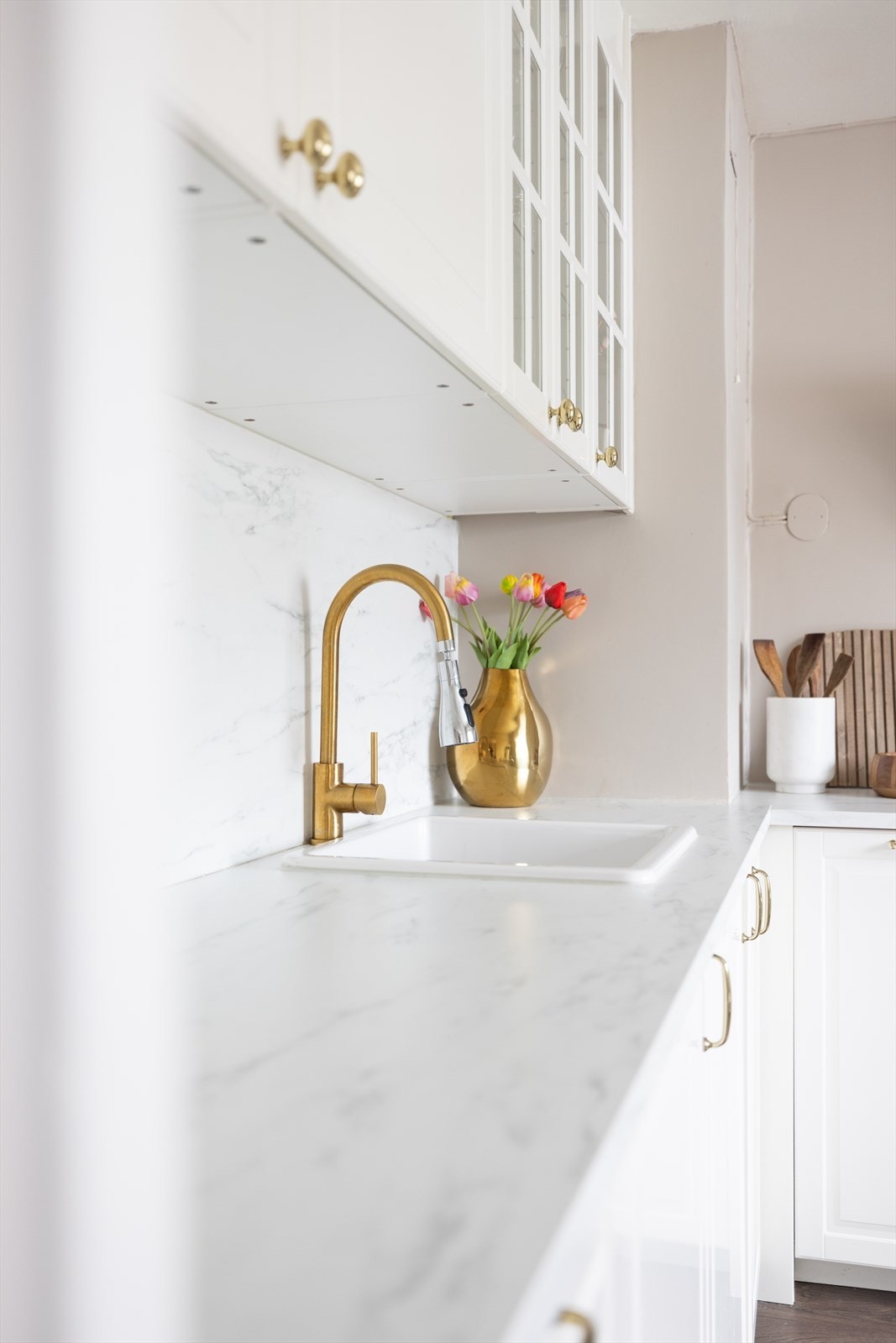 Kjøkkenet er av god størrelse og har flotte detaljer. Galleribilde