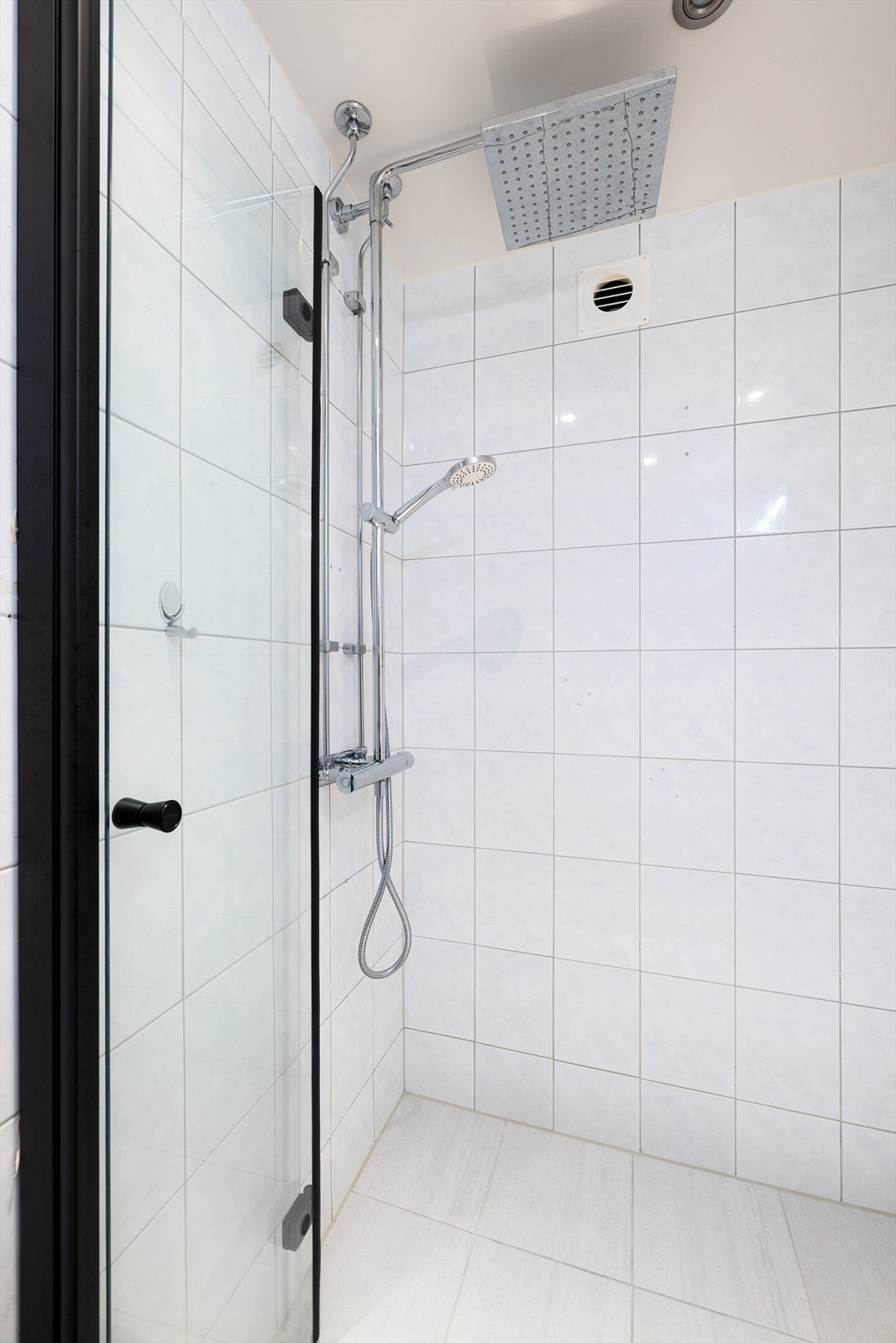 Badet har opplegg for vaskemaskin. Galleribilde