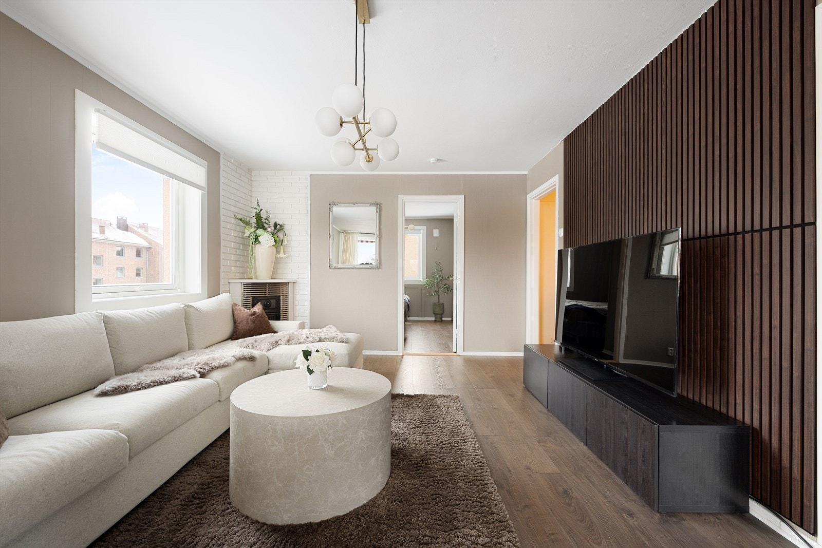 Alle overflater i leiligheten er malt i 2024 i en lys og innbydende farge. Galleribilde