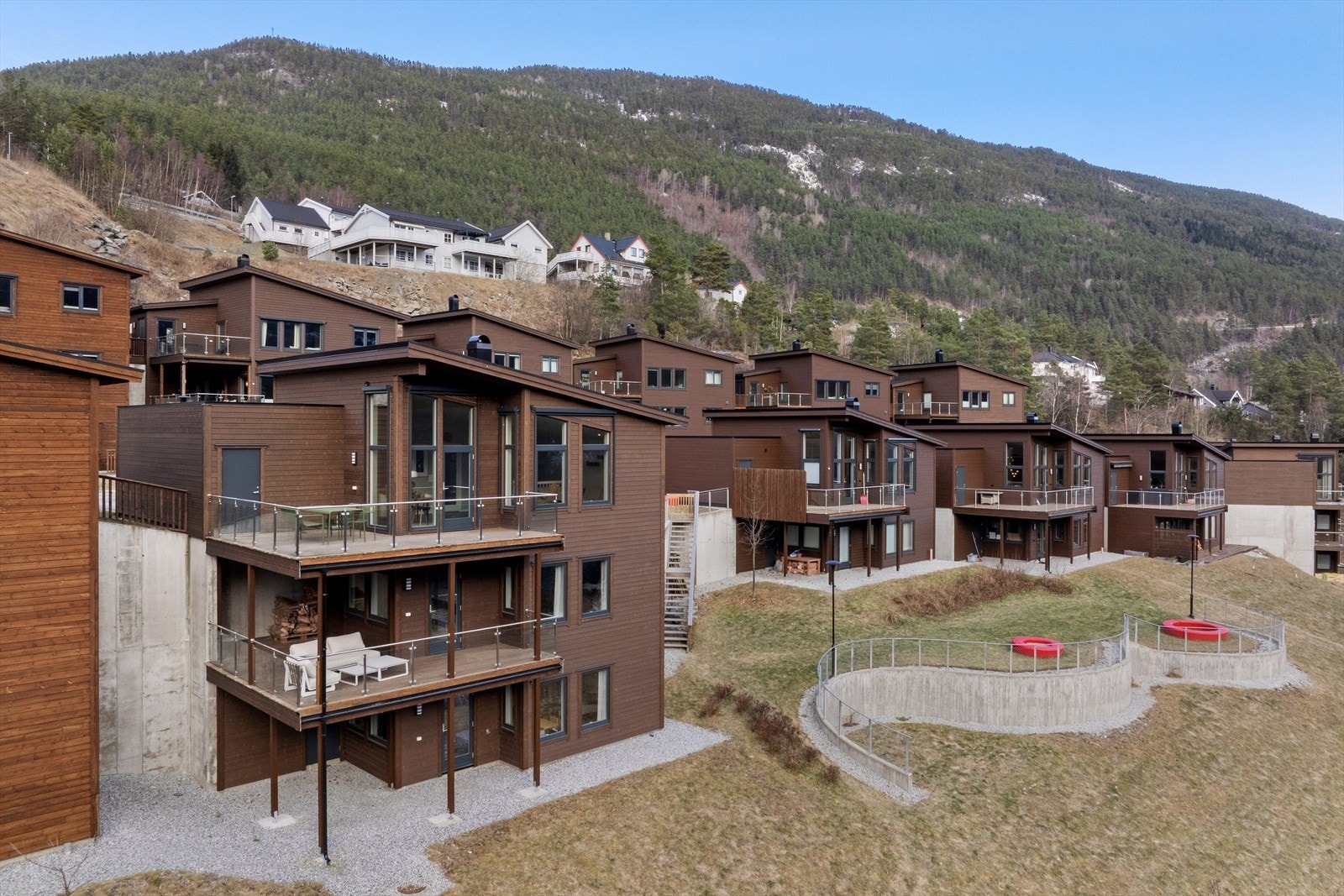 Bustaden vart oppført i 2021, og har attraktiv plassering i fremste rekke. Galleribilde