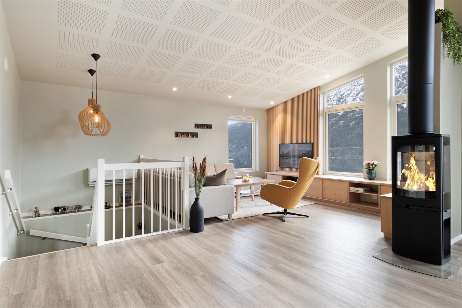 Videre til stova er det god plass til innreiing av ei sittegruppe. Galleribilde