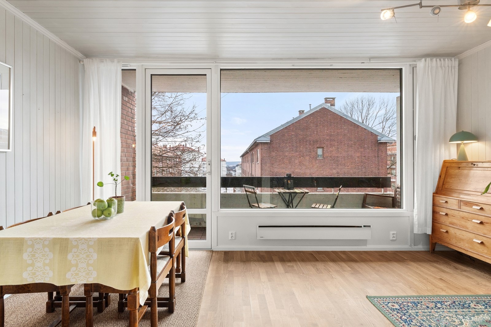 I 2022 ble alle vinduer i seksjoner og korridorer ble byttet ut i regi av sameiet. Galleribilde