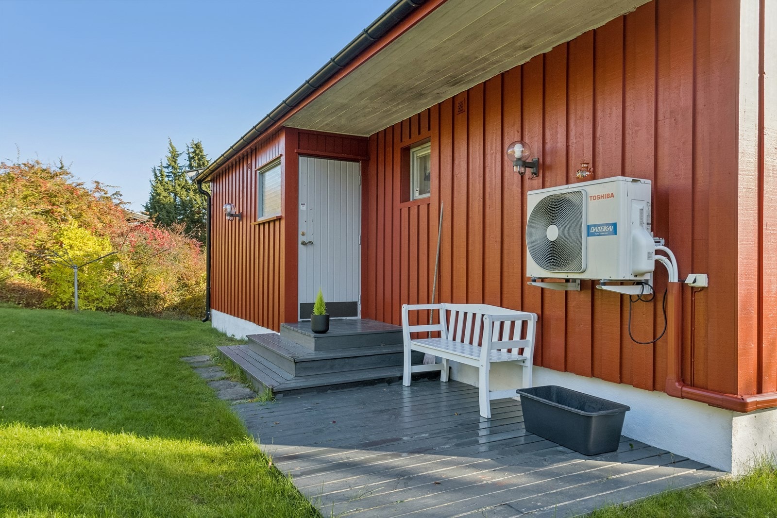 Hyggelig inngangsparti fra hagen. Galleribilde