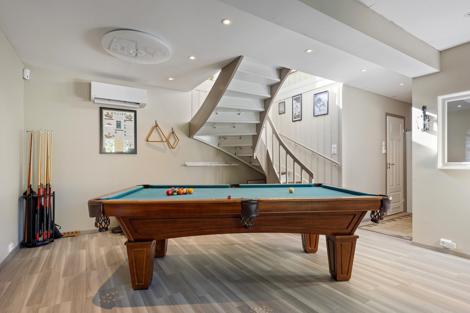 Med barn i hus er det praktisk med flere oppholdsrom. Galleribilde