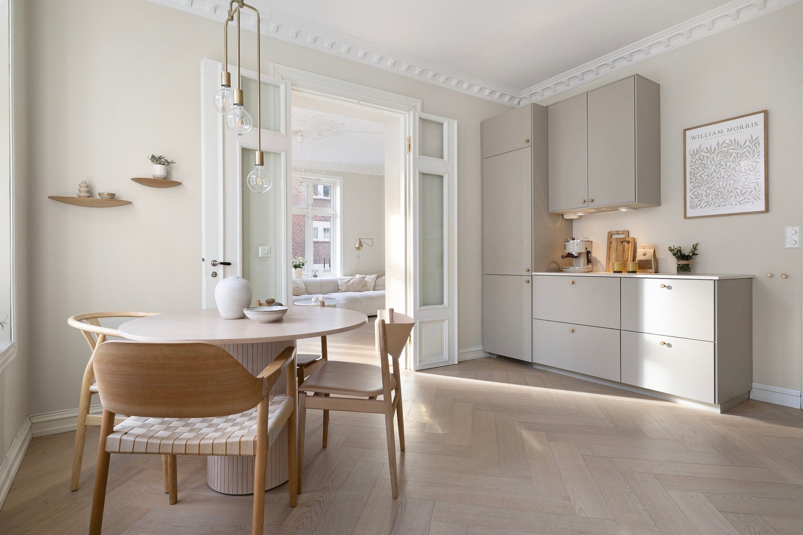 Egen kaffeseksjon med integrert kjøl/fryseskap. Galleribilde