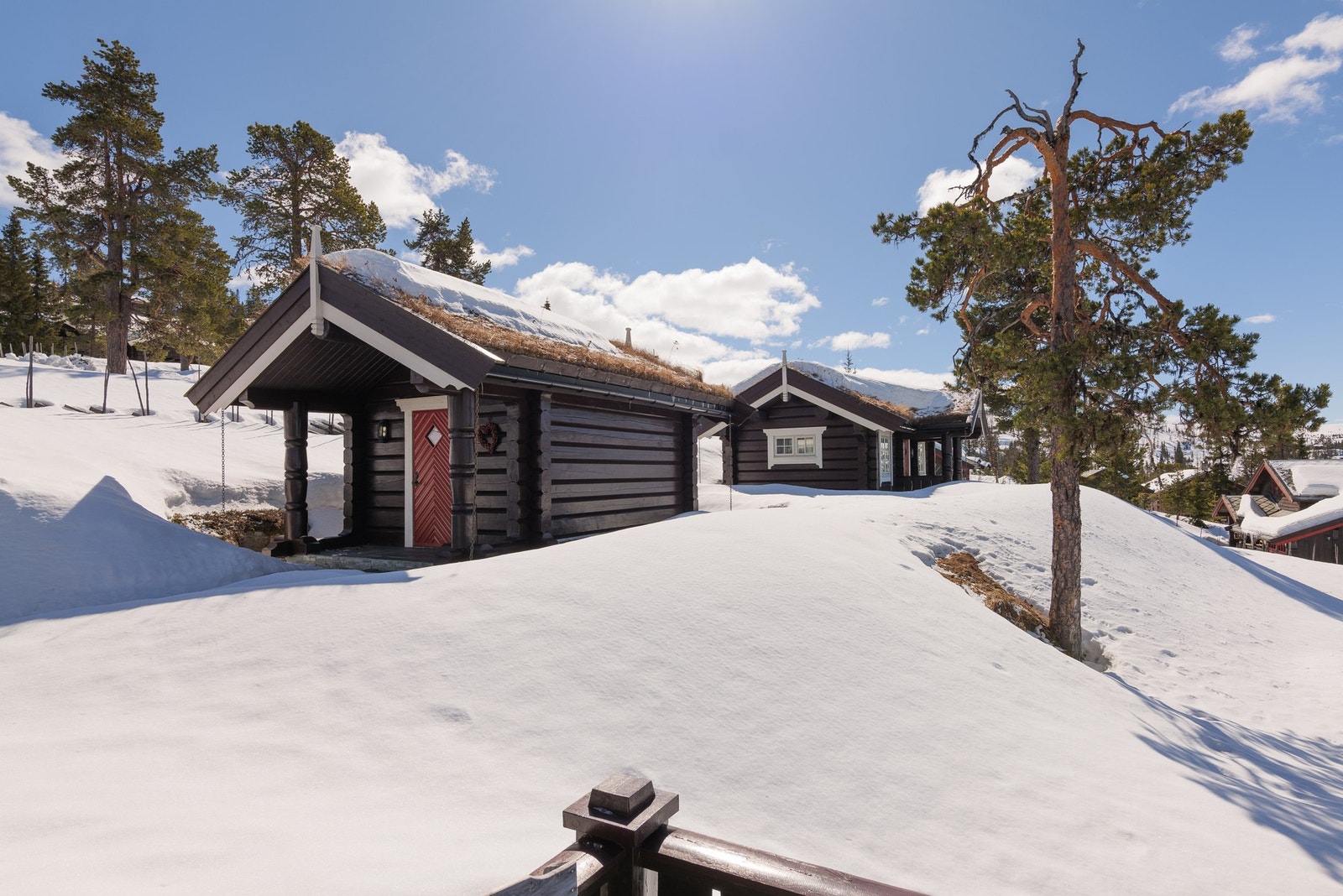 Uthus i samme stil som hytte og anneks. Galleribilde