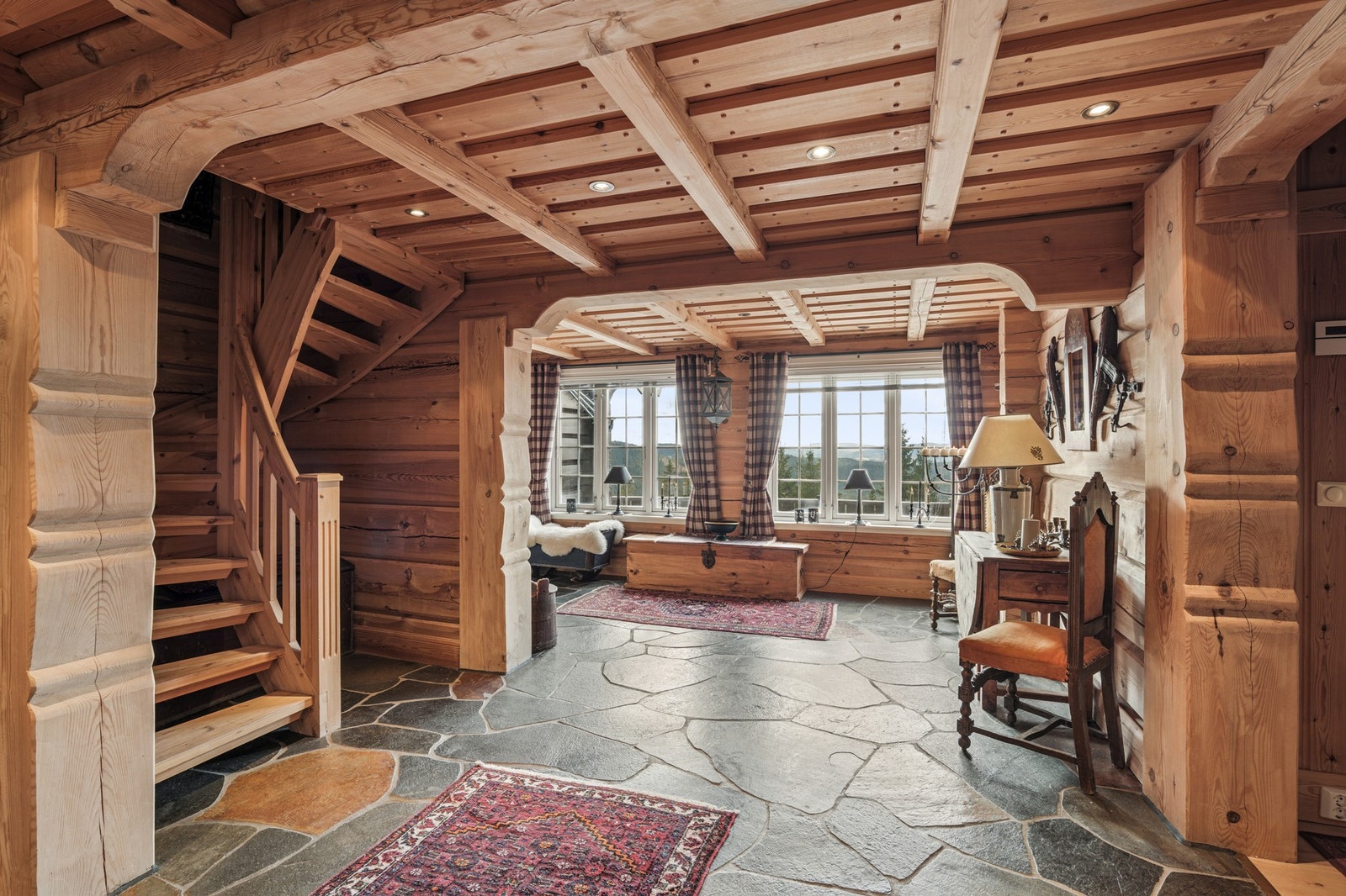 Utsikten møter deg allerede i hallen. Galleribilde