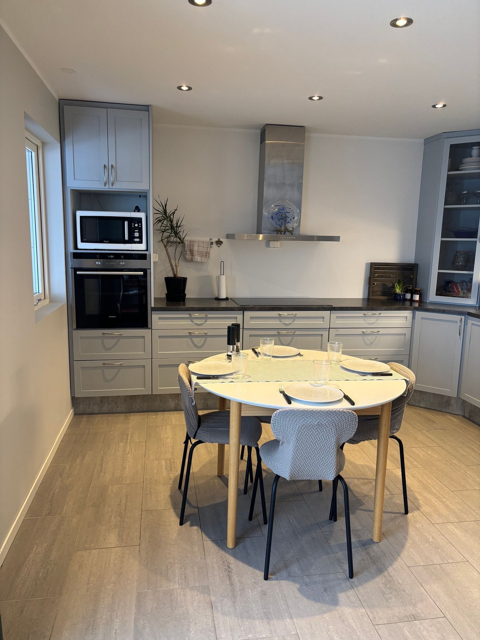 Nydelig kjøkken med masse skuffer og god skapplass. Galleribilde