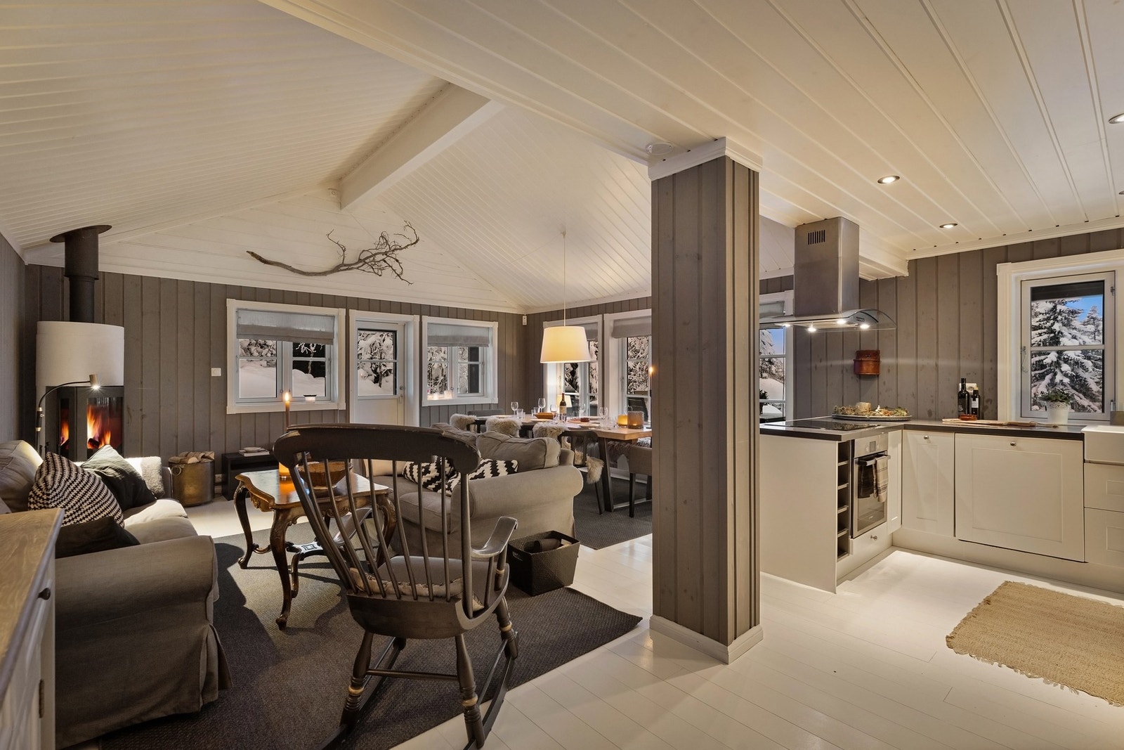 Koselig stue/kjøkken i 1.etasje Galleribilde