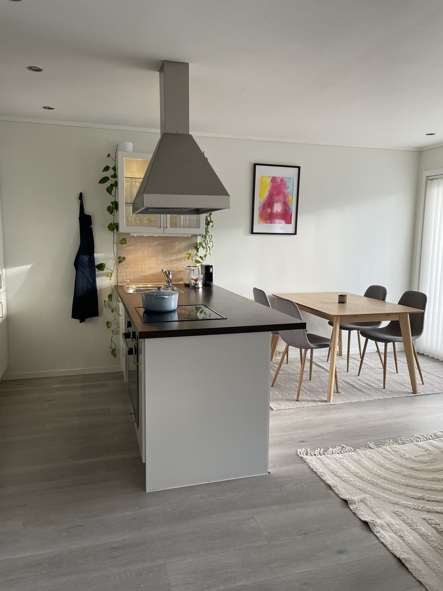 Åpen løsning mellom kjøkken og stue Galleribilde