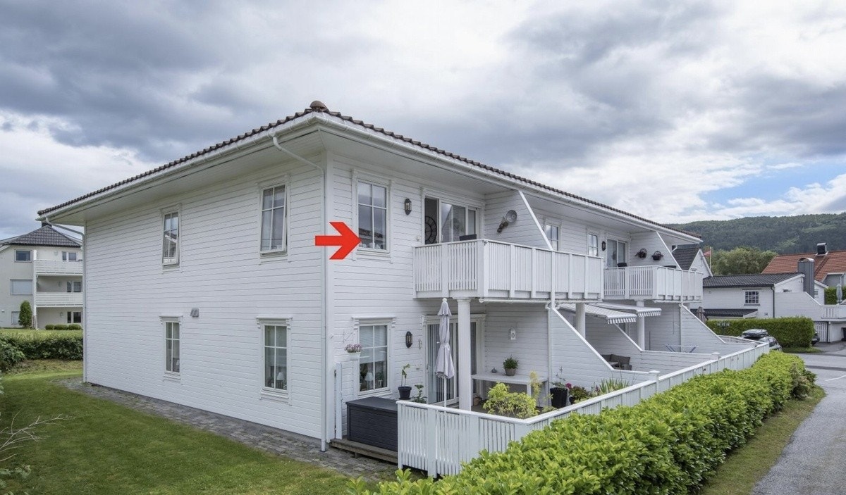 Leiligheten ligger i 2 etasje Galleribilde