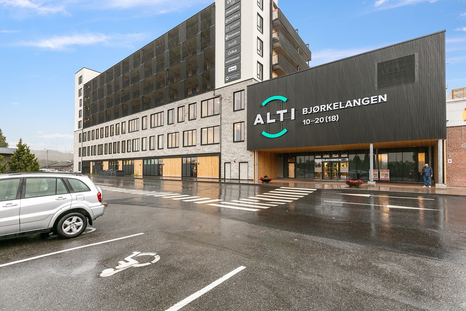 Leiligheten har en attraktiv beliggenhet midt i hjertet av Bjørkelangen sentrum. Galleribilde