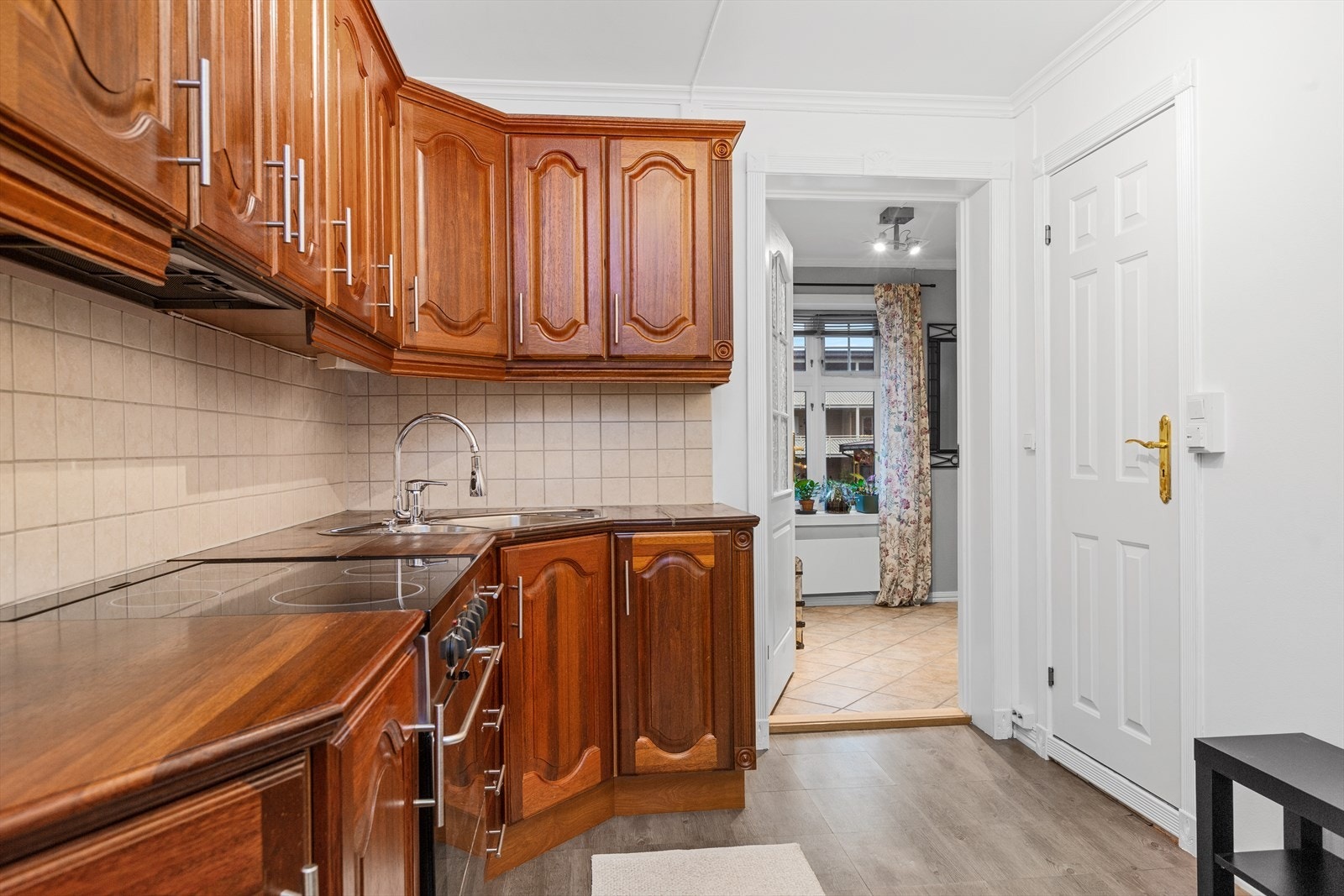 God skapplass på kjøkken Galleribilde